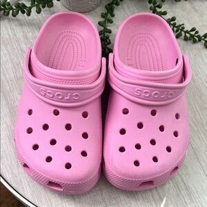 CROCS Kids Classic Clog in Bubblegum Pink